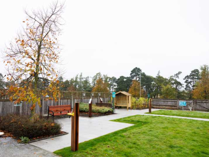 A newly renovated shared garden at Murray Royal Hospital with seating, Strength and Balance posts and new pathways.